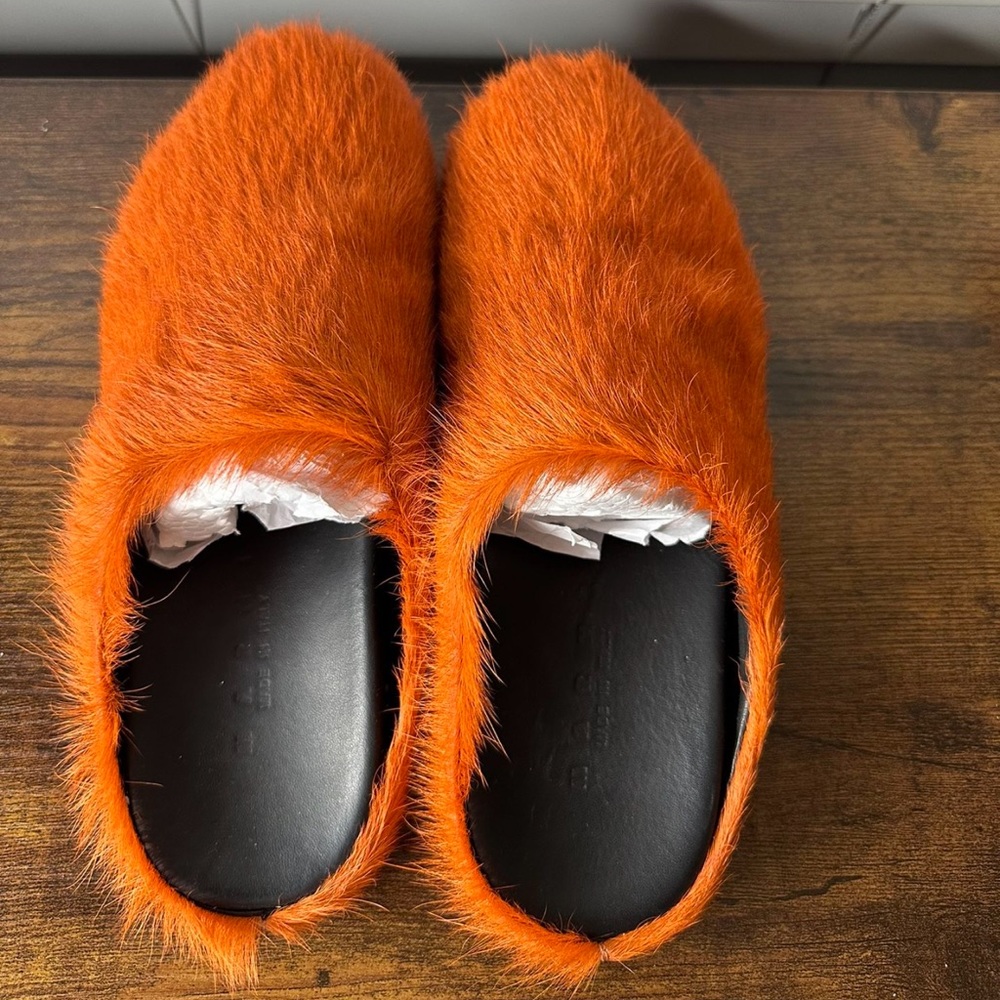 Orange Marni fur slides brand new never worn before